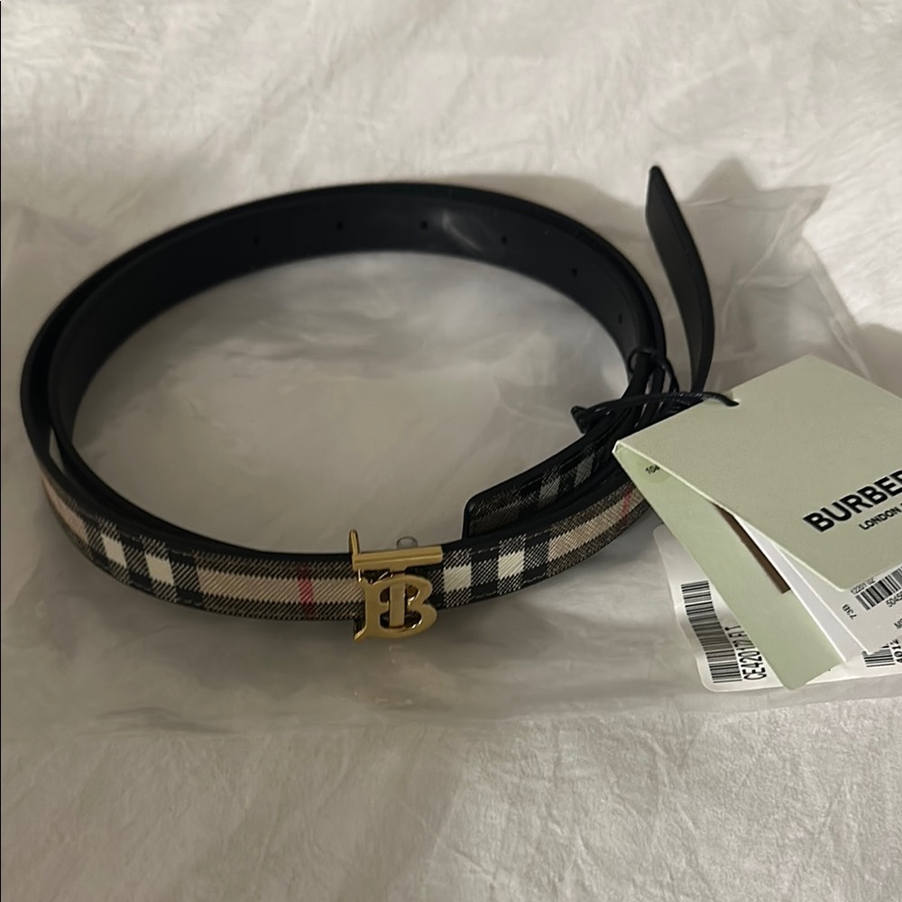NWT Burberry belt medium